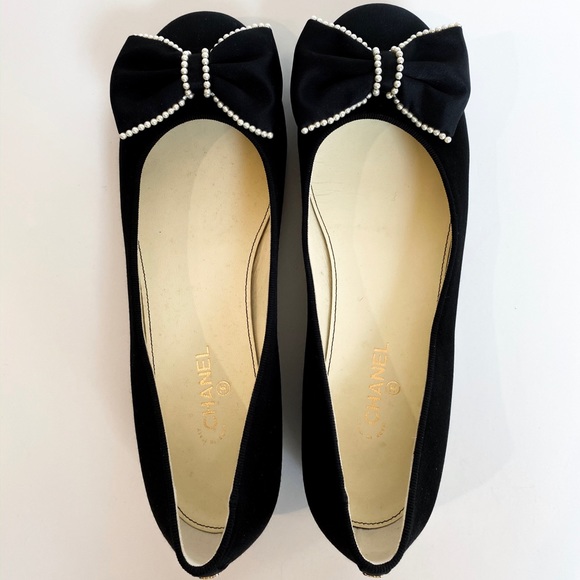 ✨SOLD✨Authentic CHANEL Bow Flats / Black Gold - Picture 2 of 8
